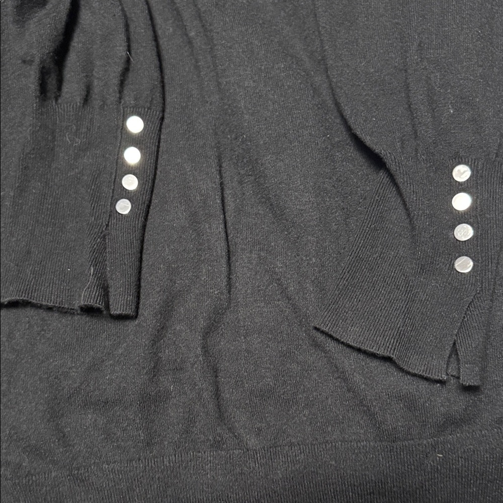 Elegant Black and Cream Turtleneck Sweater Set - Picture 2 of 5